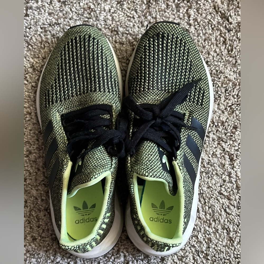 Adidas men’s tennis shoes